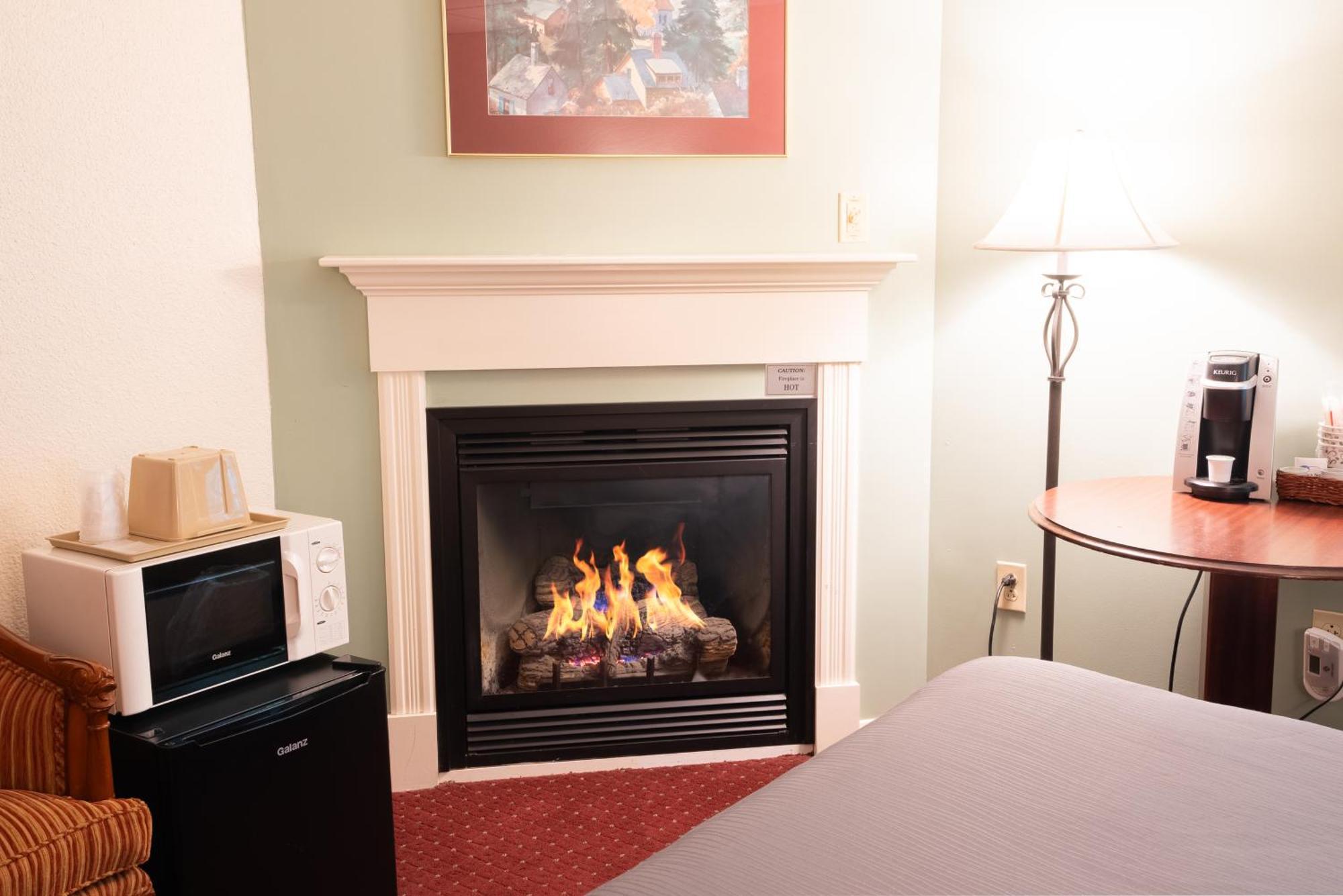 Fireside Inn And Suites Bangor Exterior photo