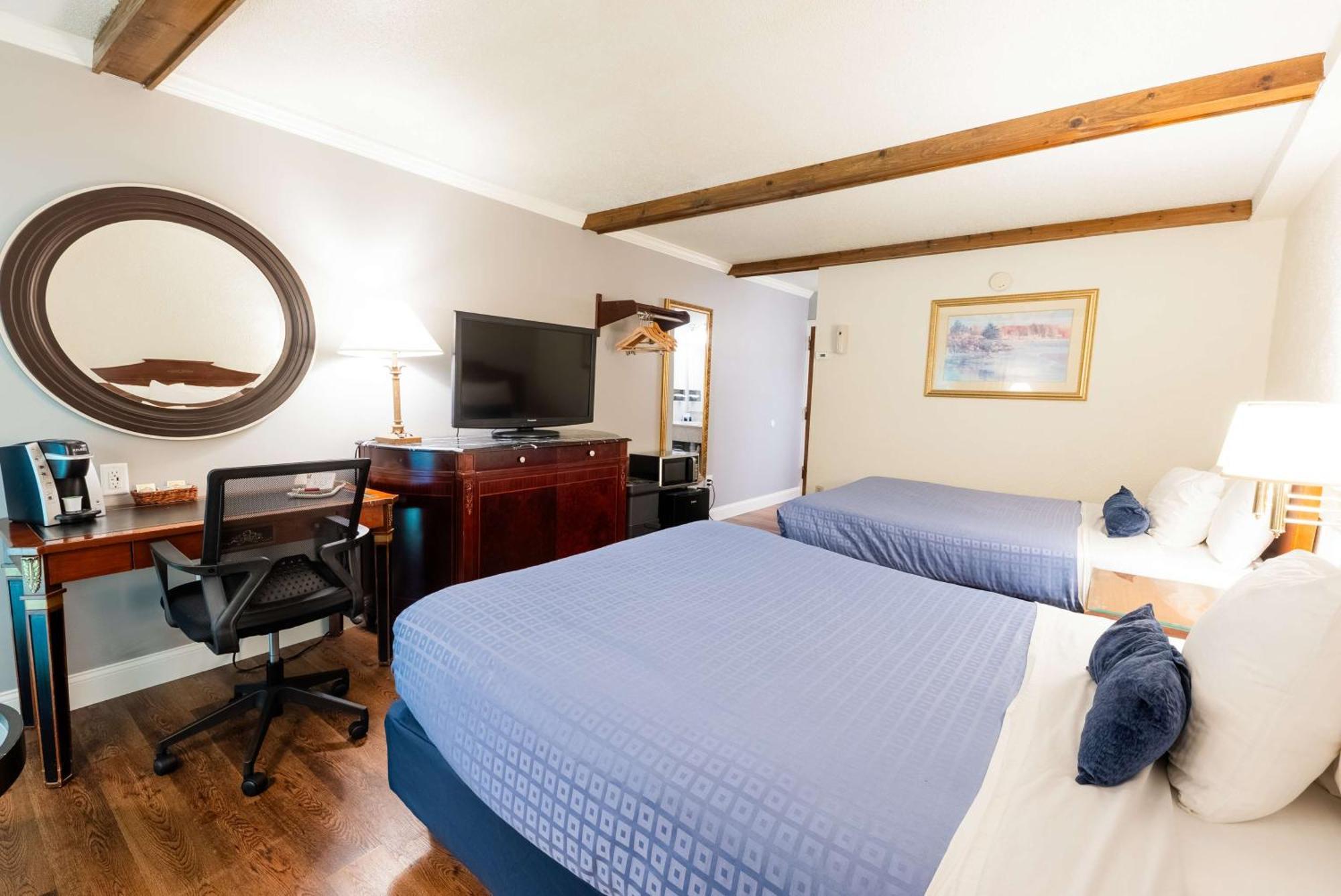 Fireside Inn And Suites Bangor Exterior photo