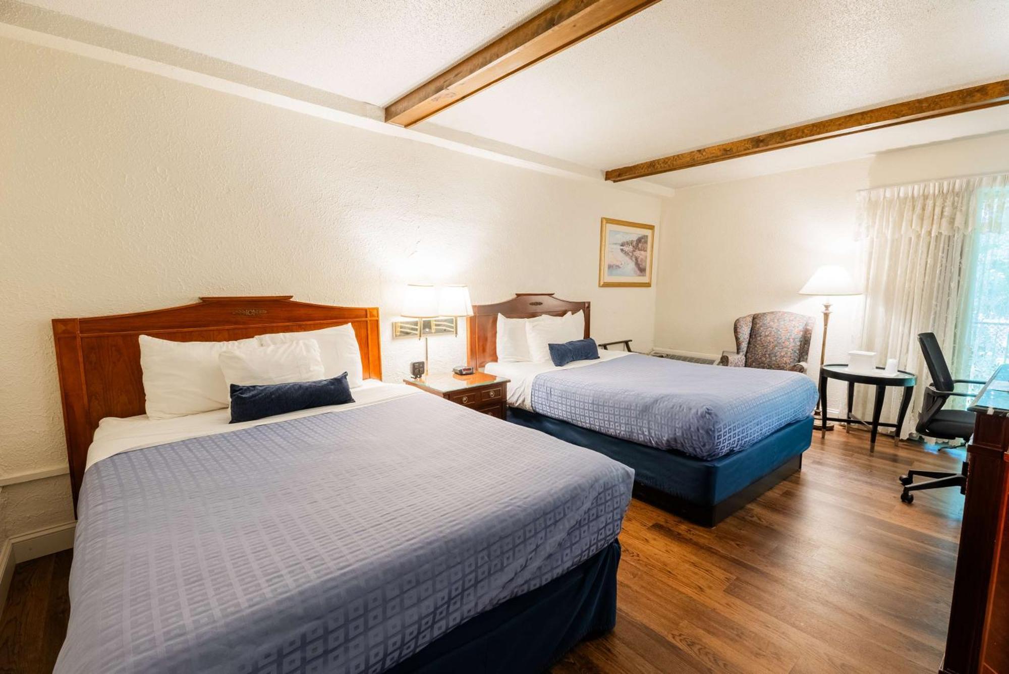 Fireside Inn And Suites Bangor Exterior photo