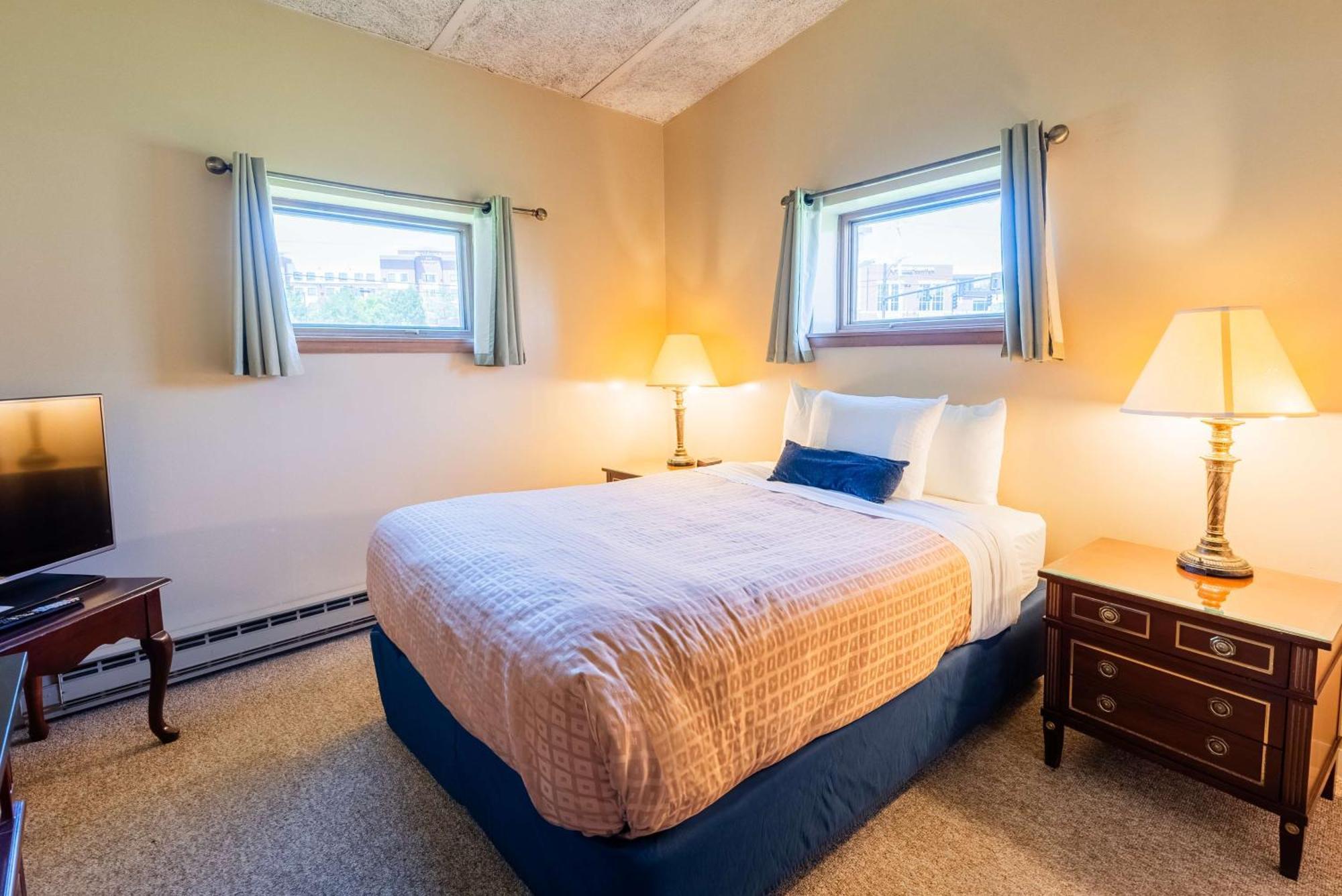 Fireside Inn And Suites Bangor Exterior photo