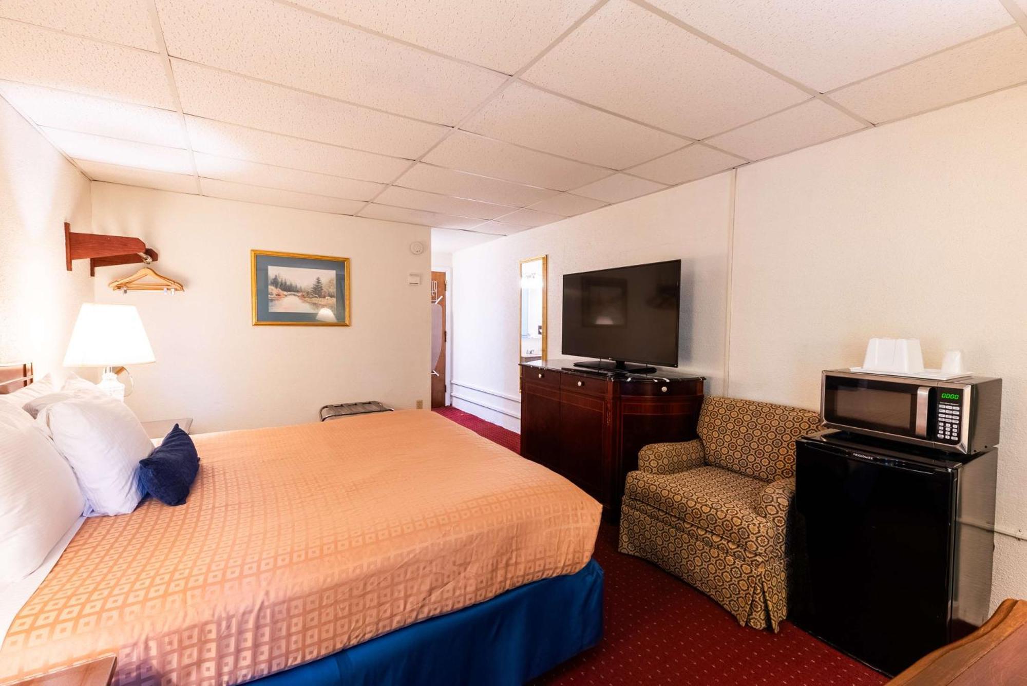 Fireside Inn And Suites Bangor Exterior photo